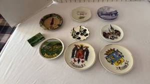 lot 1055 image: Souvenir small collector plates