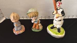 lot 1071 image: Ceramic figurines, one is Goebel