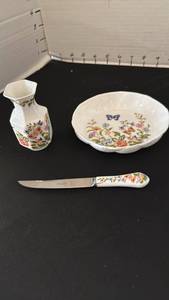 lot 1079 image: Aynsley vase, trinket bowl and knife