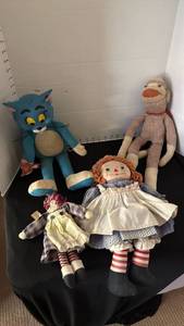 lot 1090 image: Tom, Sock Monkey and Raggedy Ann dolls