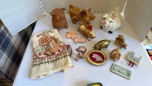 lot 1095 image: Pig collection