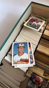 lot 1100 image: Baseball and football trading cards