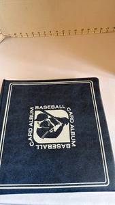 lot 1111 image: Baseball card album with trading cards