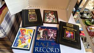 lot 1116 image: Mark McGwire and Sammy Sosa collector book, Mark McGwire books, print and Bradford Exchange signed Mark McGwire numbered plate