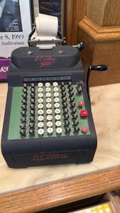 lot 1123 image: Vintage R.C. Allen adding machine
