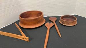 lot 1212 image: Wood Salad Bowl Set