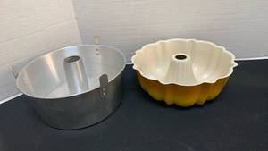 lot 1239 image: Cake pans