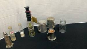 lot 1253 image: Some vintage salt and pepper shakers and more