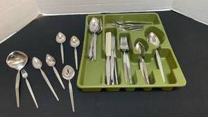 lot 1259 image: Flatware with Avocado Green Organizer