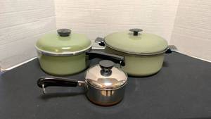 lot 1267 image: Club Aluminum Avocado Green saucepan  and 1 qt Revereware pot