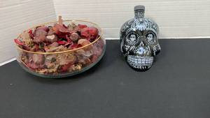lot 1284 image: Tequila Skull Decanter and glass bowl of potpourri