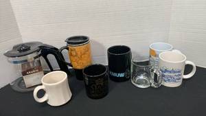 lot 1287 image: Black and Decker replacement coffee pot and mugs