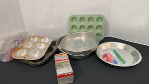 lot 1290 image: Cake, pie and muffin pans with cookie cutters