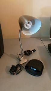 lot 1324 image: Clip on gooseneck lamp with electric clock