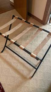 lot 1334 image: Folding metal luggage rack with fabric straps, 21.5x26.5x16