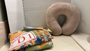 lot 1400 image: Twin size Star Wars sheet set and a neck pillow