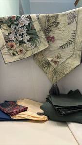 lot 1406 image: Long table runner, tablecloth and napkins