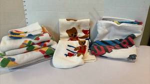 lot 1415 image: Kids towels and washcloths