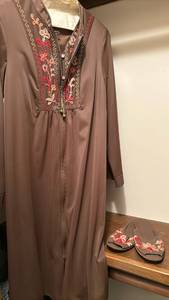 lot 1444 image: Nightgown, Robe and Slippers - Small