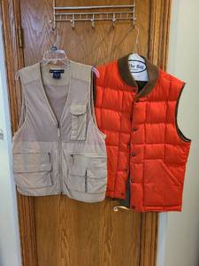 lot 1458 image: Mens Exofficio weekender vest and a reversible blazebrown vest, LG