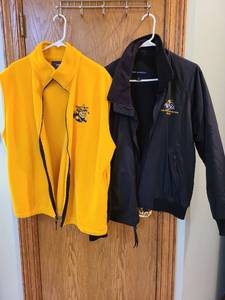 lot 1461 image: WSU fleece vest XL and lined windbreaker L