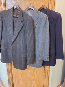 lot 1476 image: Mens suits 40 L