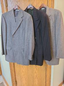 lot 1477 image: Mens suits, 40 L