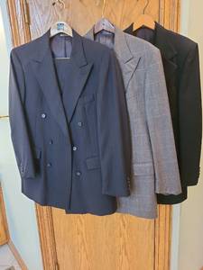 lot 1478 image: Mens suits 40L