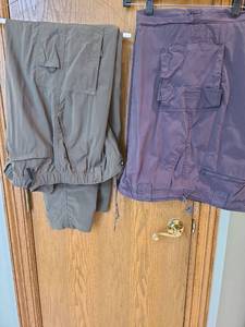 lot 1481 image: North Face XL and Sonoma 3832 cargo pants