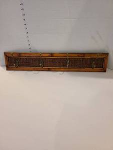 lot 1485 image: Clotheshat wall rack, 27in wide