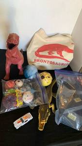 lot 3020 image: Assorted toys