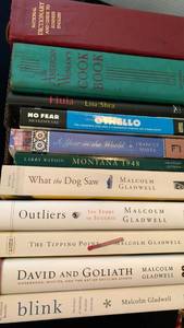 lot 3029 image: Books including Blink