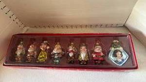 lot 3103 image: Disney Snow White and the 7 Dwarfs glass ornaments