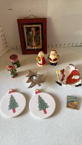 lot 3106 image: Holiday decor