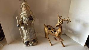 lot 3107 image: Santa figurine and reindeer