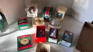 lot 3119 image: Sesame Street ornaments and Hallmark ornaments