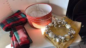 lot 3120 image: Jingle bells wreath, tablecloth and napkins