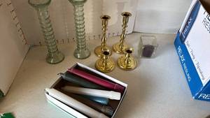 lot 3149 image: Brass candlestick holders, tapers and candle holders