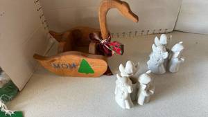 lot 3150 image: Ceramic musical angels candleholders and wood swan decor