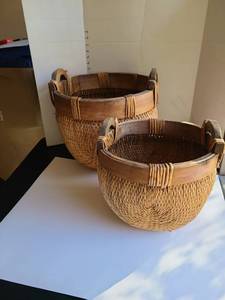 lot 3201 image: Baskets with handles