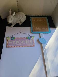 lot 3205 image: Bunny and Easter signs
