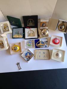 lot 3216 image: Christmas ornaments