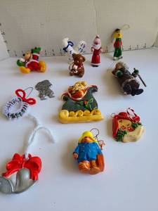 lot 3220 image: Christmas ornaments.