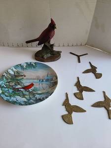 lot 3227 image: Knowles decorative cardinal plate, brass windchimes, figurine