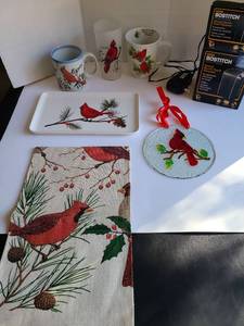 lot 3230 image: Bostitch vertical electric pencil sharpener  and cardinal decor