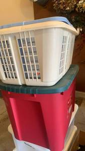 lot 3300 image: Laundry baskets and holiday storage tote