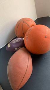 lot 3303 image: Basketballs, footballs