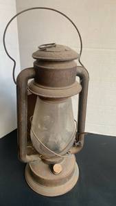 lot 3305 image: Vintage lantern