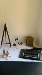 lot 3319 image: Atomic clock, bank and easels