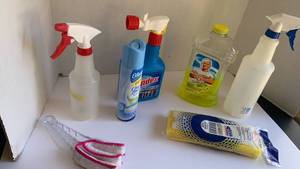 lot 3326 image: Cleaning products